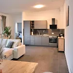 New! Modern Spacious - Good Connection