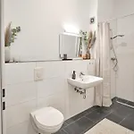 New! Modern Spacious - Good Connection Appartement
