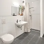 New! Modern Spacious - Good Connection
