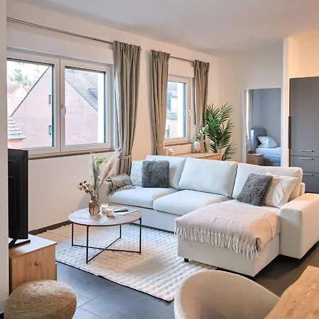 New! Modern Spacious - Good Connection Daire