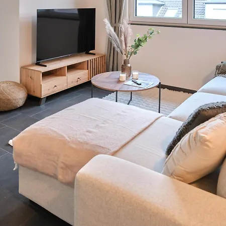 New! Modern Spacious - Good Connection Daire