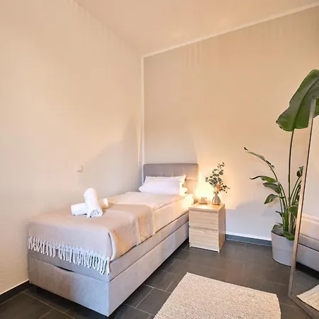 New! Modern Spacious - Good Connection *