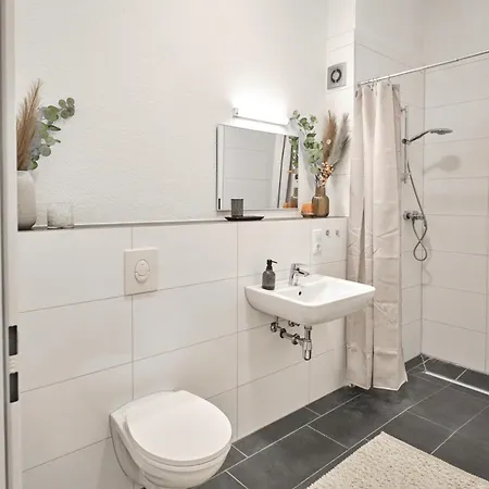 New! Modern Spacious - Good Connection Daire
