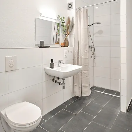New! Modern Spacious - Good Connection