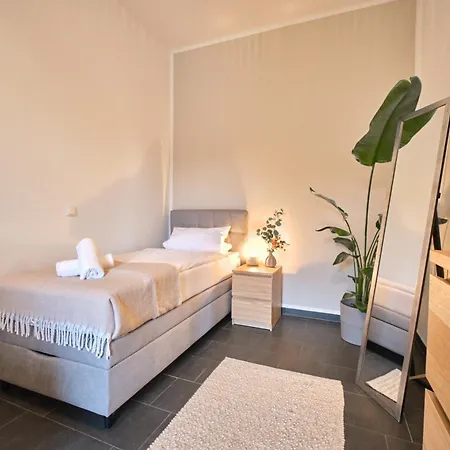 New! Modern Spacious - Good Connection Lejlighed