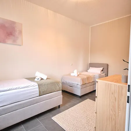 New! Modern Spacious - Good Connection Daire *