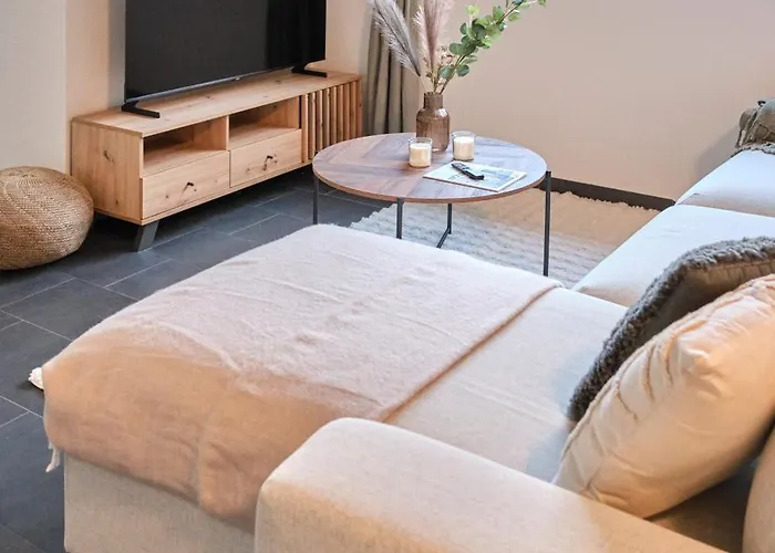 New! Modern Spacious - Good Connection Lejlighed