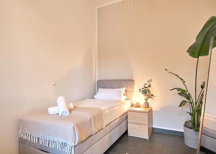 New! Modern Spacious - Good Connection *