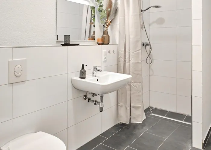 New! Modern Spacious - Good Connection