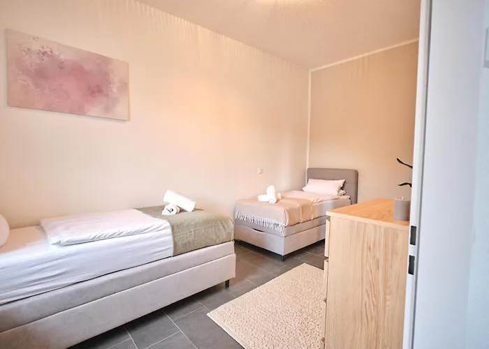 New! Modern Spacious - Good Connection Lejlighed *